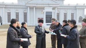 [한반도 포커스] 김정은 "송구스러워"&hellip;살림집 주고 기념관 짓고