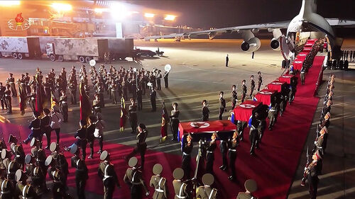사망 북한군 운구
