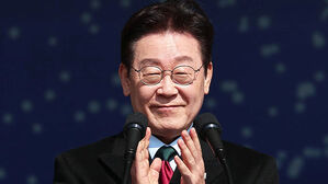 이 대통령 "불법 계엄 잔재 청산&hellip;국민의 군대로 거듭나야"