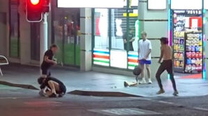 길거리서 한국인 '퍽퍽'&hellip;"정신 나갔다" 충격 영상