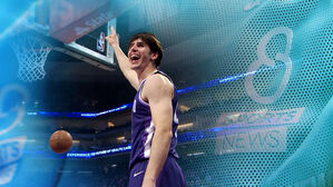 묘기 같은 슛&hellip;"뒤에서 쏘아 올린 공이!"