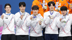 '두 대회 연속 은메달' 남자 쇼트트랙 계주 "4년 뒤에는 금!"