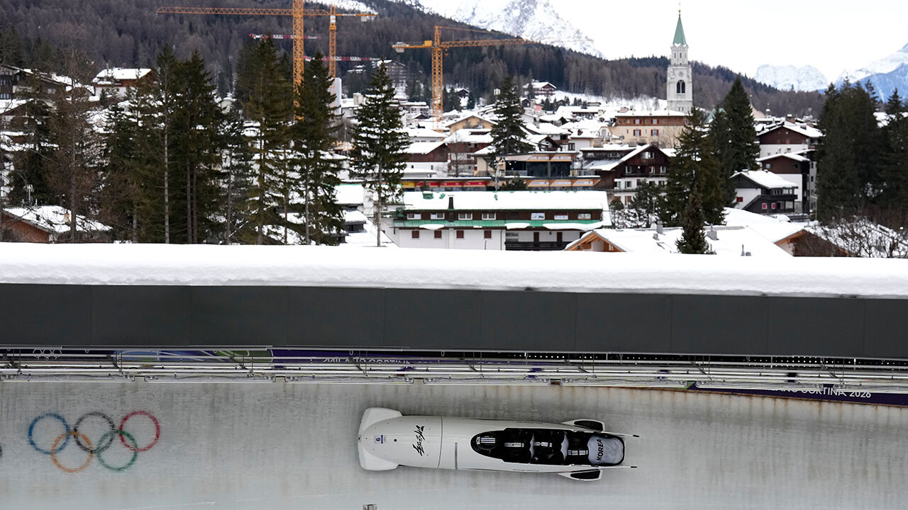 봅슬레이 남자 4인승 김진수팀, 1·2차 시기 8위