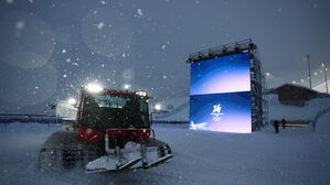 프리스키 여자 하프파이프 결선, 폭설로 연기