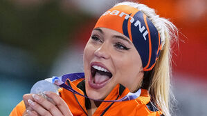 '빙속 1,000m 금' 레이르담 경기복, 경매가 1천만 원 돌파 전망