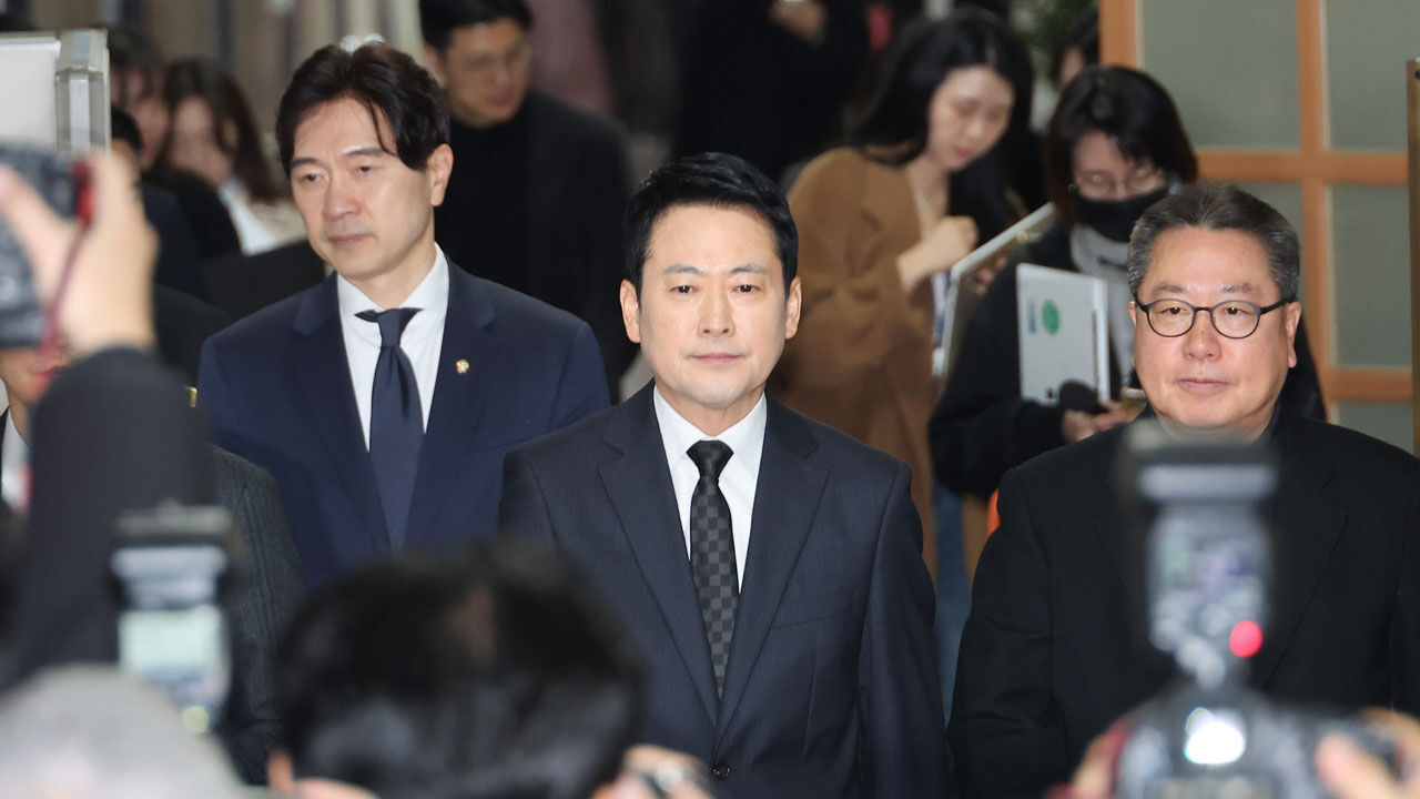 국민의힘 장동혁 대표가 20일 서울 여의도 국회에서 열리는 기자회견을 위해 이동하고 있다. (사진=연합뉴스)