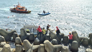 포항서 해양 훈련 중 딩기요트 전복&hellip;20대 남녀 4명 구조