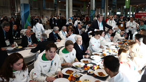 선수들이 먹은 음식, 접시로 쌓으면 에베레스트 6.78배