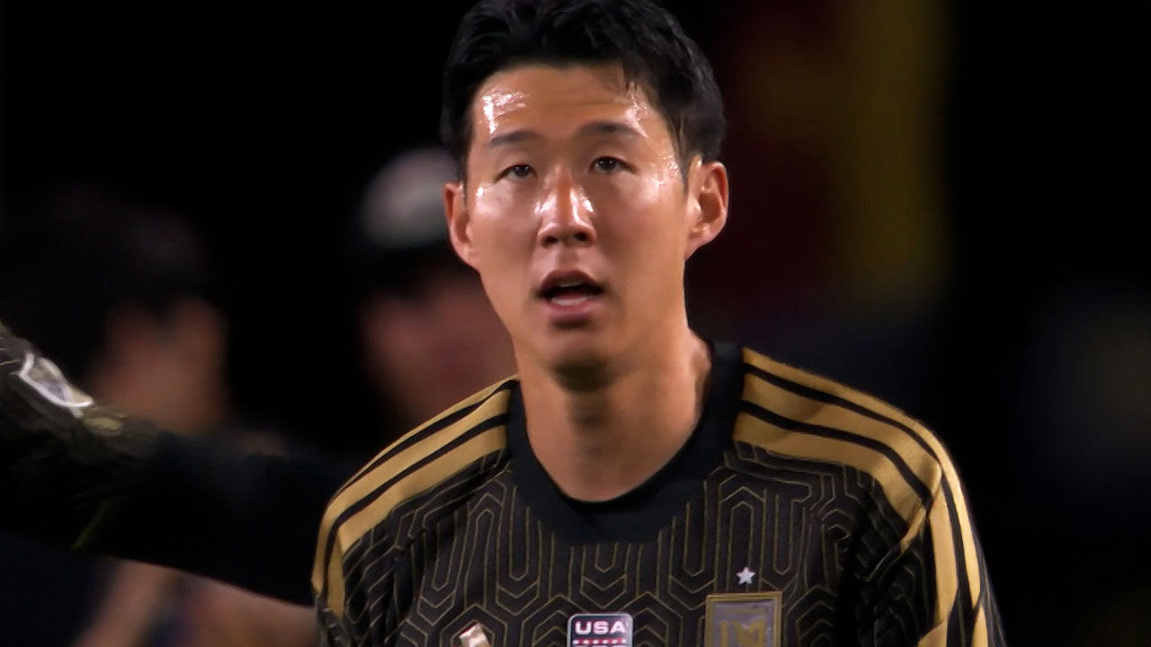 7만 관중 앞에서 메시와 첫 대결…'결승골' 도움