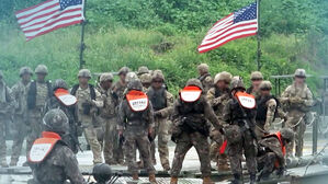 한미, '훈련 축소' 이견&hellip;러 대사관 '현수막' 논란