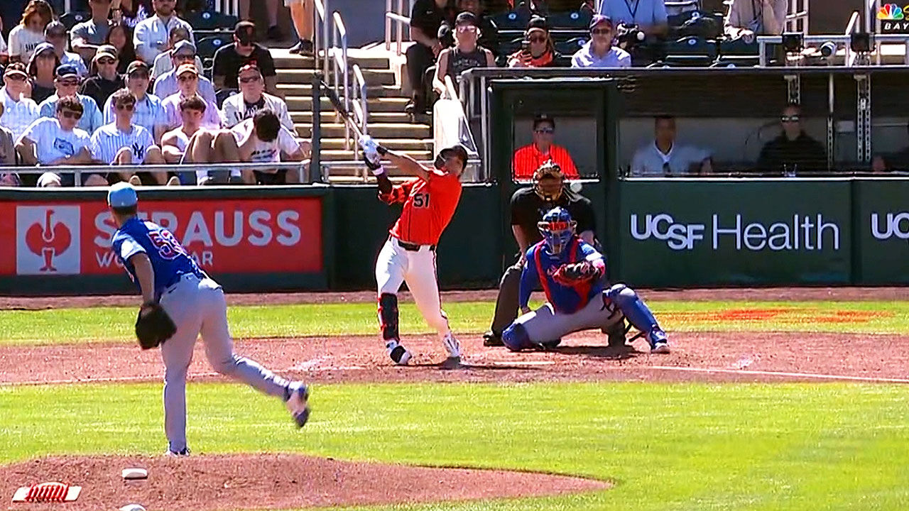 총알 같은 타구…이정후, 첫 시범경기 안타