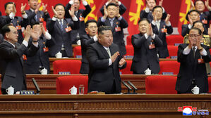 김정은, 총비서로 재추대&hellip;"핵으로 경제 개선 추구 안 해"