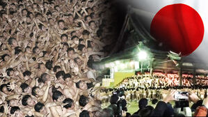 "내 거야!" 반나체로 뒤엉킨 수천 명&hellip;"3명 부상" 아수라장