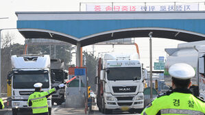 고속도로 과적 계중기 오류로 3시간 발 묶인 화물차주