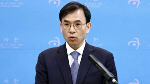 "곰팡이&middot;머리카락" 이물질 신고에도&hellip;1,420만 회 백신 접종