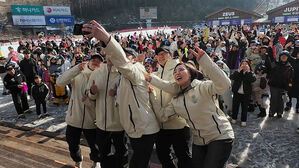 스키장 긴 줄의 정체&hellip;국가대표 떴다! "팬 사랑 보답"