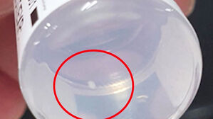 "백신에 이물질" 신고했지만&hellip;1,420만 회분 접종