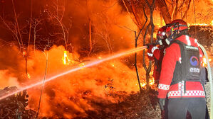 밀양 산불 이틀째 진화율 42%&hellip;620여 명 투입해 확산 저지 주력