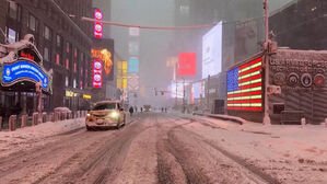 "눈은 이제 질렸어요"&hellip;한반도 면적에 70㎝ 쌓였다