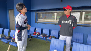 김도영 만난 이범호 KIA 감독 "너 없던 1년 참 힘들더라"