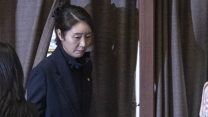 무소속 강선우 의원이 24일 국회 본회의에 자신의 체포동의안 기표을 마친 뒤 기표소를 나오고 있다.