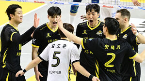 '비예나&middot;임성진 42점' 합작&hellip;KB손보, 3위 굳히기