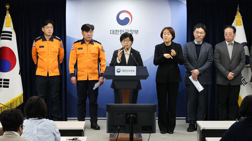 정은경 보건복지부 장관이 25일 서울 종로구 정부서울청사에서 응급환자 이송체계 혁신 시범사업 관련 브리핑을 하고 있다. 