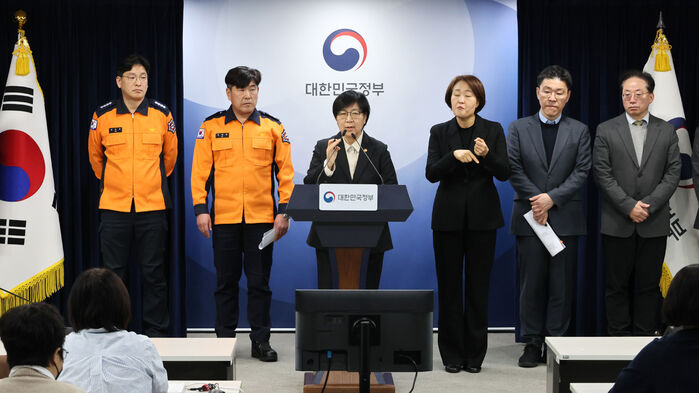 정은경 보건복지부 장관이 25일 서울 종로구 정부서울청사에서 응급환자 이송체계 혁신 시범사업 관련 브리핑을 하고 있다. 