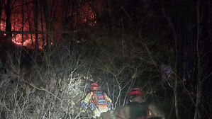 추락 전투기서 비상탈출&hellip;"산악 지형 험해 구조 난항"