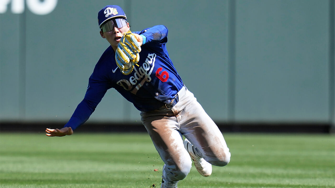 외야 수비 펼치는 김혜성