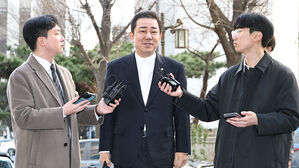 김병기, 첫 경찰 출석&hellip; "반드시 명예회복하겠다"