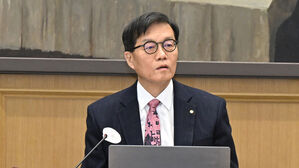 [속보] 한은 총재 "미 관세 정책, 수출&middot;성장 전망 영향 제한적"