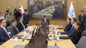 [이슈빡] 한은, 기준금리 동결&hellip;거시경제 흐름 '주목'