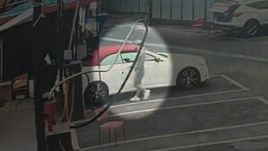 [사건X파일] 쓰레기 챙겨오더니&hellip;무인 세차장에 버린 양심