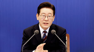 이 대통령 "코리아 프리미엄으로"&hellip;콕 집어 말한 건