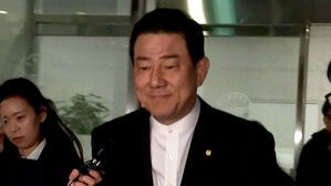 '13개 의혹' 김병기 첫 피의자 소환&hellip;14시간만에 종료