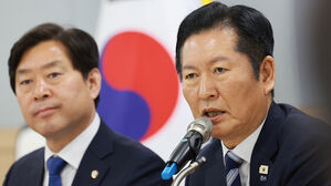 정청래, 조희대 대법원장에 거취 표명 요구&hellip;"사법 불신 자초"