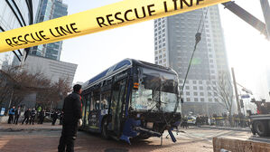 경찰, '서대문역 인도 돌진 사고' 버스기사 송치&hellip;치상 혐의