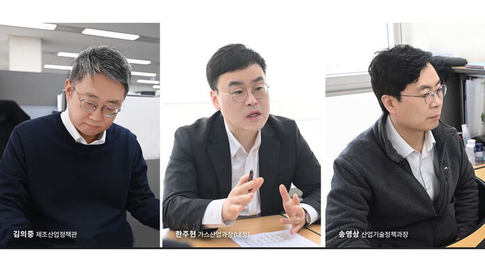 승진한 산업통상부 간부들 (사진=김정관 산업통상부 장관 페이스북 캡처, 연합뉴스)