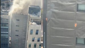 경기 성남 백현동 상가 건물서 불&hellip;대응 1단계 발령 진화 중