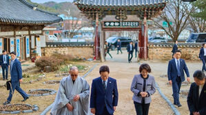 이 대통령, 송광사 방문&hellip;"봄기운처럼 국민에 희망 스며들도록"