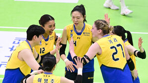 '카리 22점' 현대건설, 파죽의 6연승&hellip;선두와 승점 2점 차