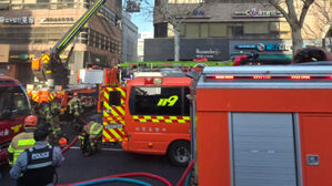 서울 서초역 근처 건물서 불&hellip;60대 연기 흡입