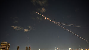 두바이 '7성호텔' 부르즈알아랍 드론 파편 맞아 화재