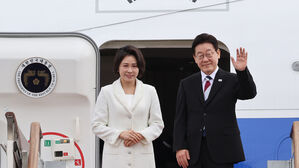 이 대통령, 싱가포르로 출국&hellip;국빈 방문 일정 돌입