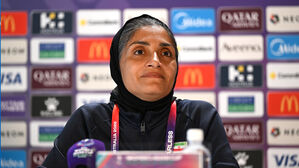 이란 여자 축구대표팀 감독, 공습 관련 질문에 침묵