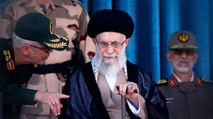 "이란 차기 최고지도자로 하메네이 차남 모즈타바 유력"