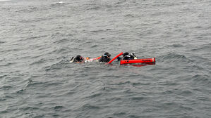 속초 영금정 앞 바다서 표류 중인 다이버 3명 구조