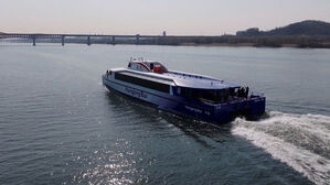 운치 즐기며 '찰칵'&hellip;다시 뜨는 한강버스, 출퇴근 땐?