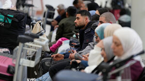중동 왔다가 공항 마비&hellip;발묶인 한국인 "귀국길 어쩌나"